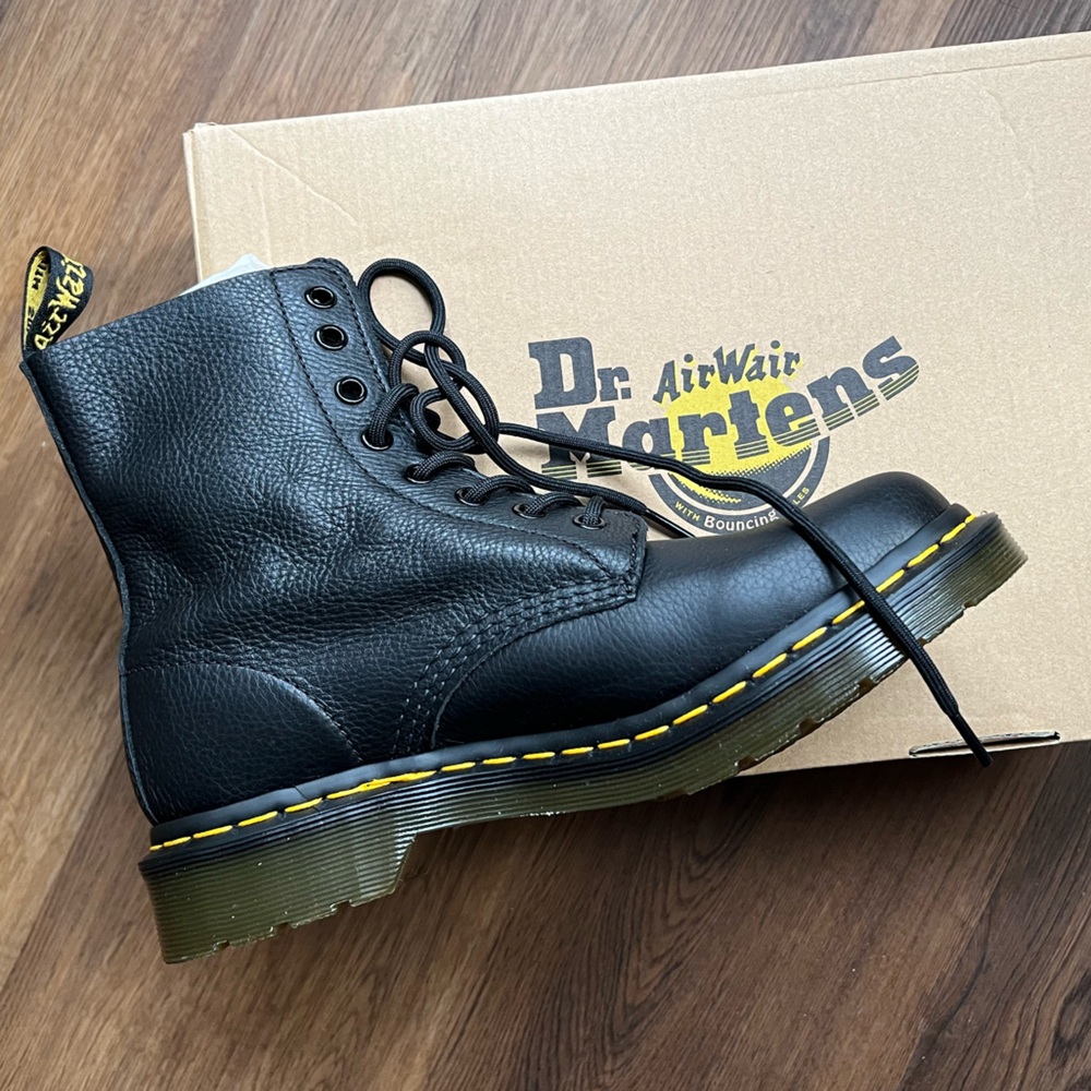 Dr. Martens Soft Leather 8 eye 1460 Pascal size 9